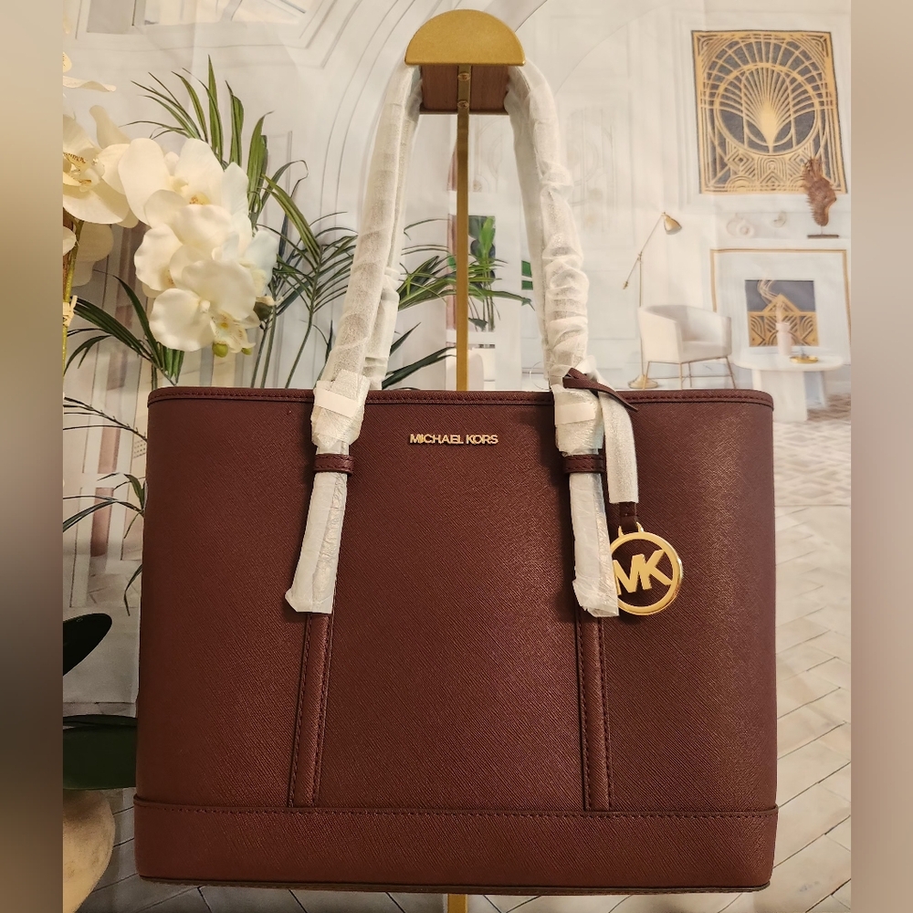 NEW! Michael Kors Jet SetTote Bag! Giftable For Mother's DAY! Beautiful Tote!